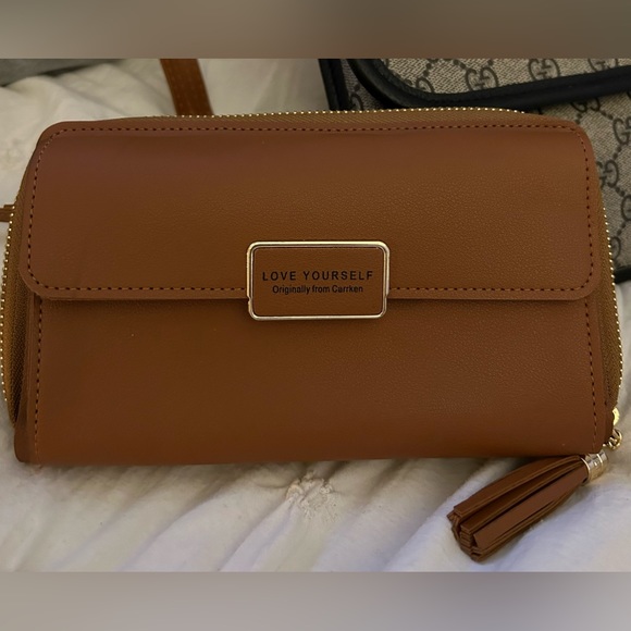 Adorable Crossbody for Phone Keys Compact credit cards lipstick and money - Picture 1 of 8